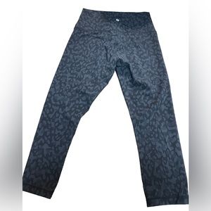 Lululemon Wonder under crop